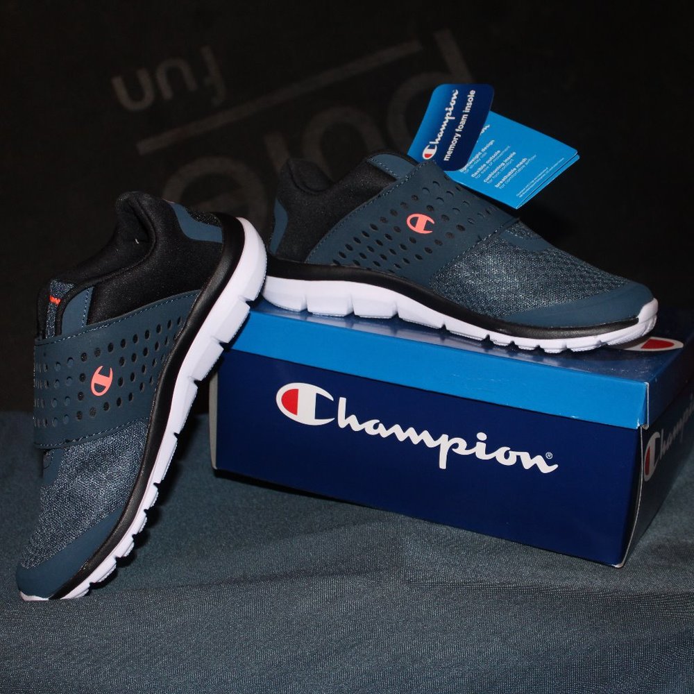 Boys Gusto PW Strap Sneaker Shoe Sized 3.5